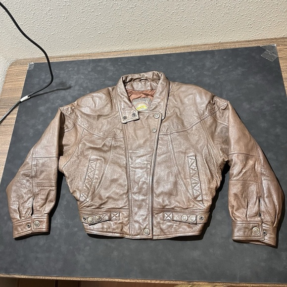 VTG Adventure Bound Wilsons Leather Bomber Jacket Distressed Aviator Moto Crop - Picture 1 of 16